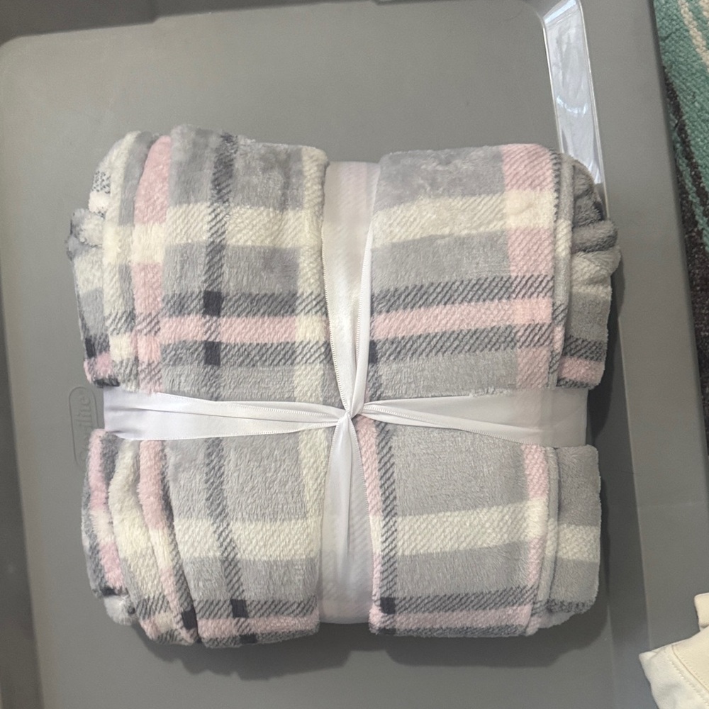Joyspun Pink and Gray Plaid Pajama Set - Picture 2 of 2